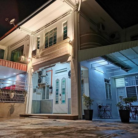 G Fortune Guest House Victoria Green George Town Exterior foto