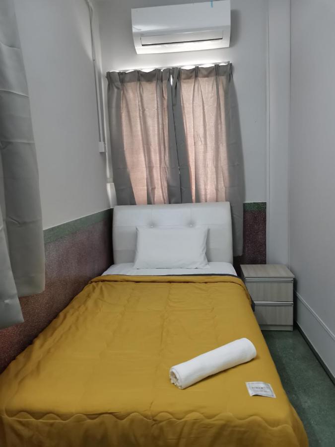 G Fortune Guest House Victoria Green George Town Exterior foto
