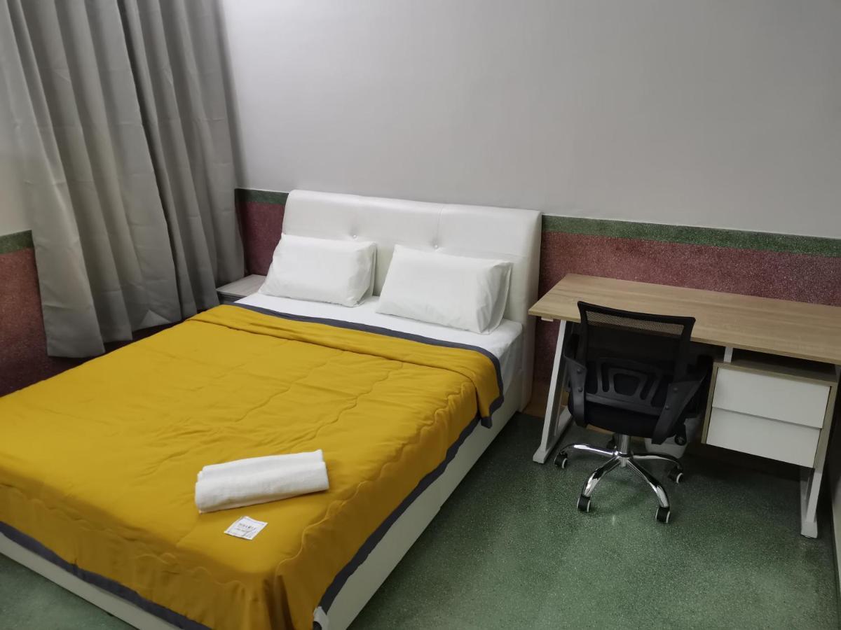 G Fortune Guest House Victoria Green George Town Exterior foto